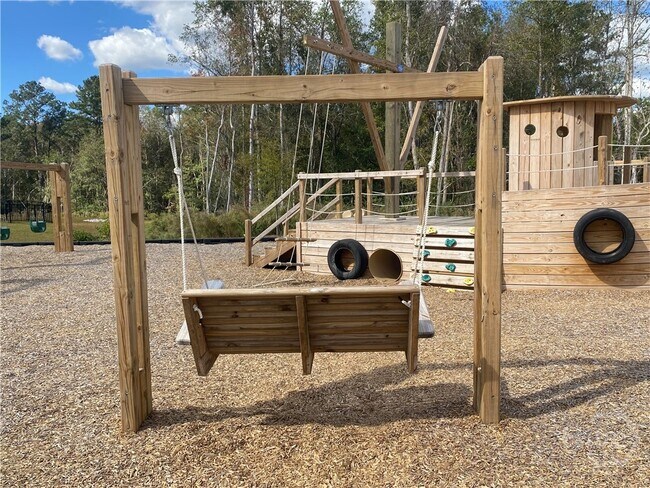 Building Photo - 305 Windmill Dr