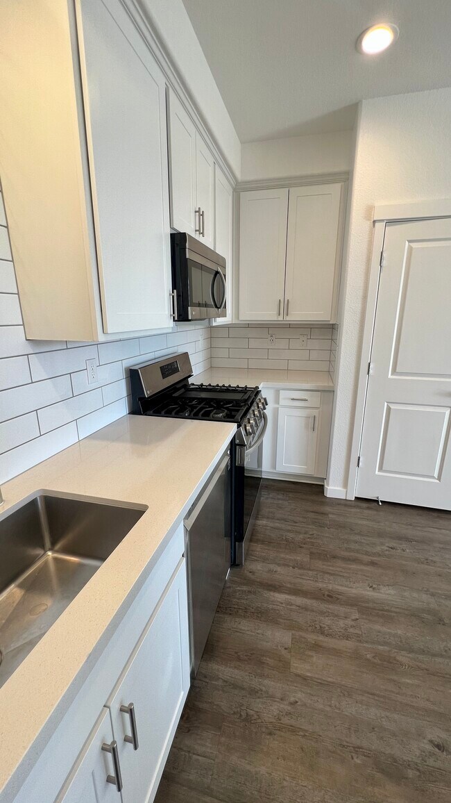 Building Photo - 2500 Wildflower Sta Pl