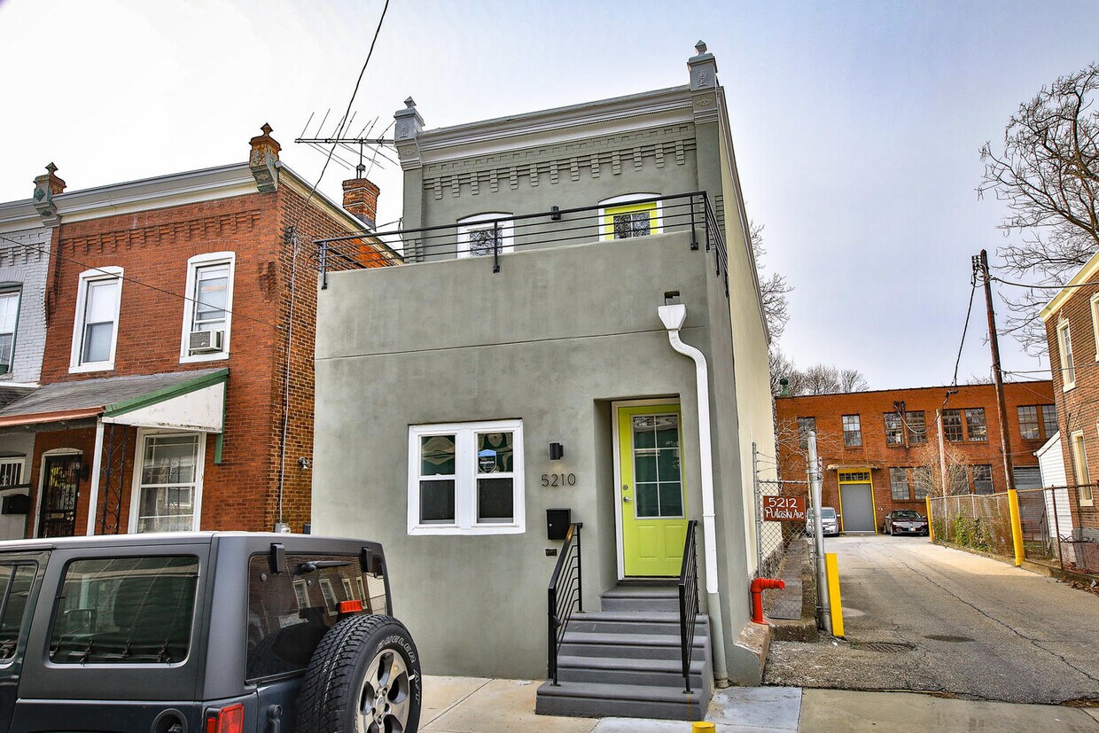 Primary Photo - 5210 Pulaski Ave