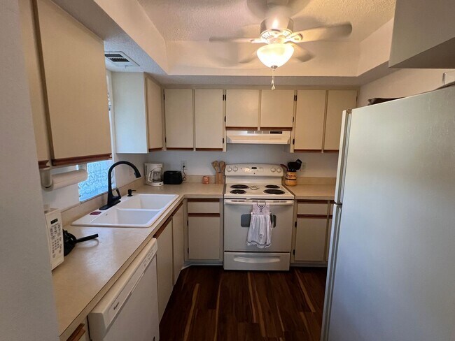 Foto del edificio - Seasonal Oaks IV 2/2 first floor condo