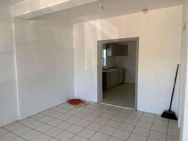 Building Photo - 3217 Diaz St