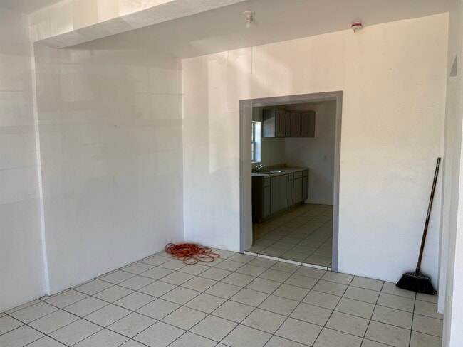 Foto del edificio - 3217 Diaz St