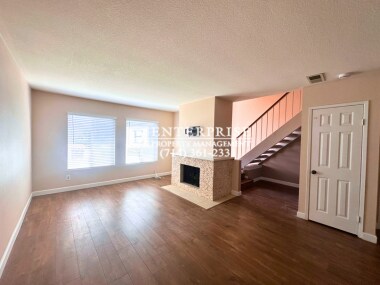 Foto del edificio - Tour this beautiful 3-bedroom Costa Mesa condo with a private balcony!