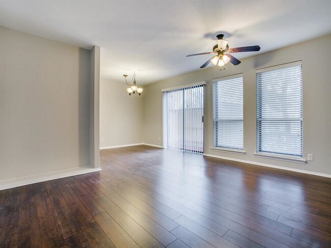 Foto del edificio - 4933 Skillman St