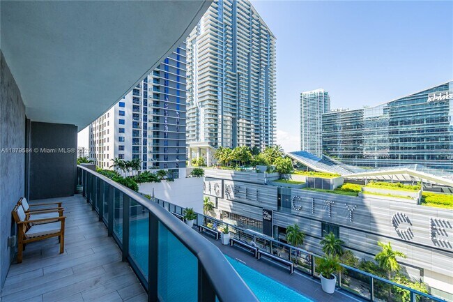 Foto del edificio - 45 SW 9th St
