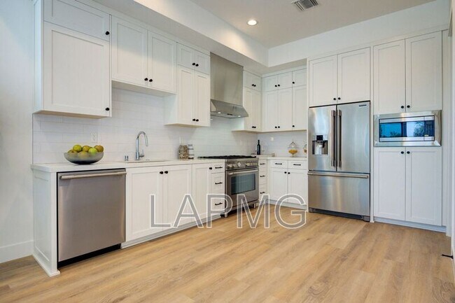 Foto del edificio - 6018 Comey Ave
