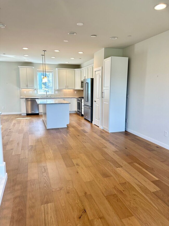 Foto del edificio - Modern 3-bed, 2.5-bath Townhome in Lake Forrest Park!