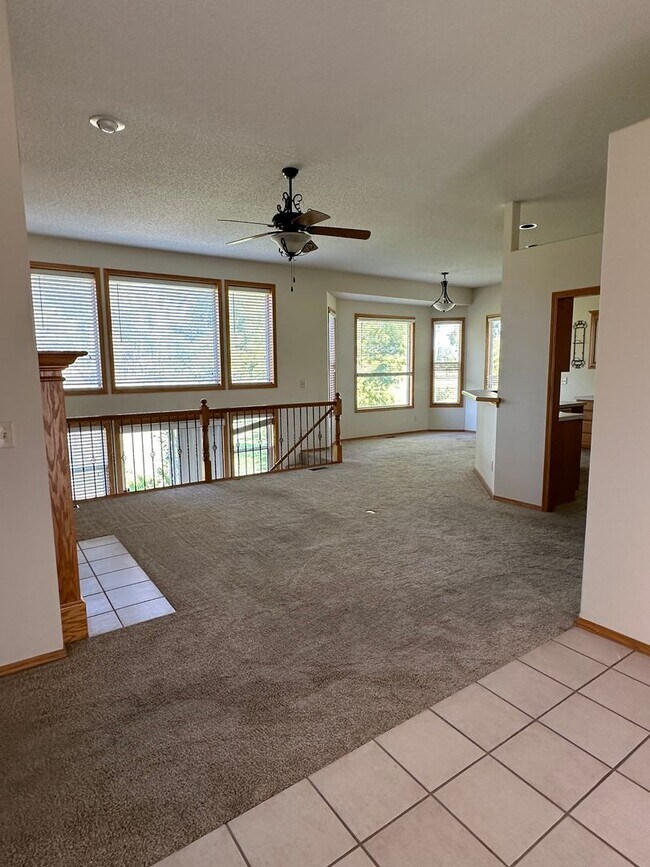 Building Photo - BEAUTIFUL 4 Bd, 3 Bath Home -  Rose Hill!