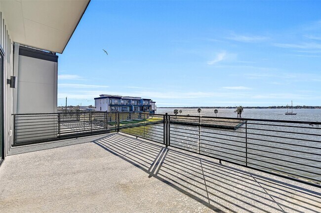 Foto del edificio - 4413 Anthony Ct Ln