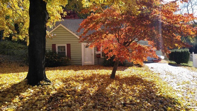 Foto del edificio - 4 br, 2 bath House - 25 Melrose Dr