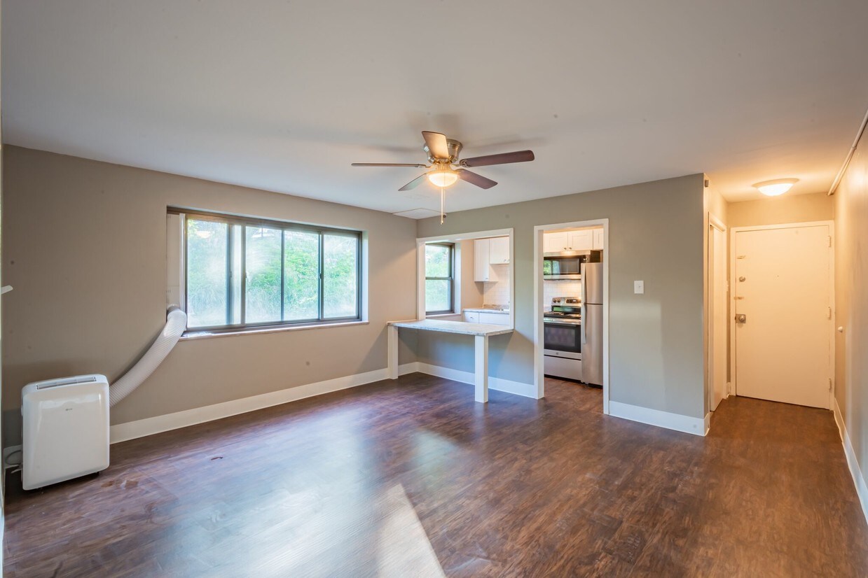 420 Walnut Ave Unit 2F, Greensburg, PA 15601 Room for Rent in