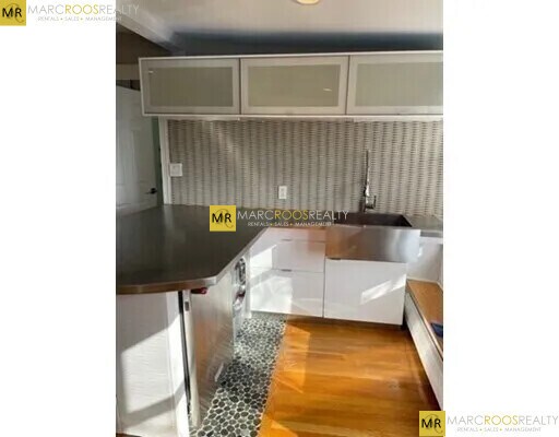 Building Photo - 806 Tremont St