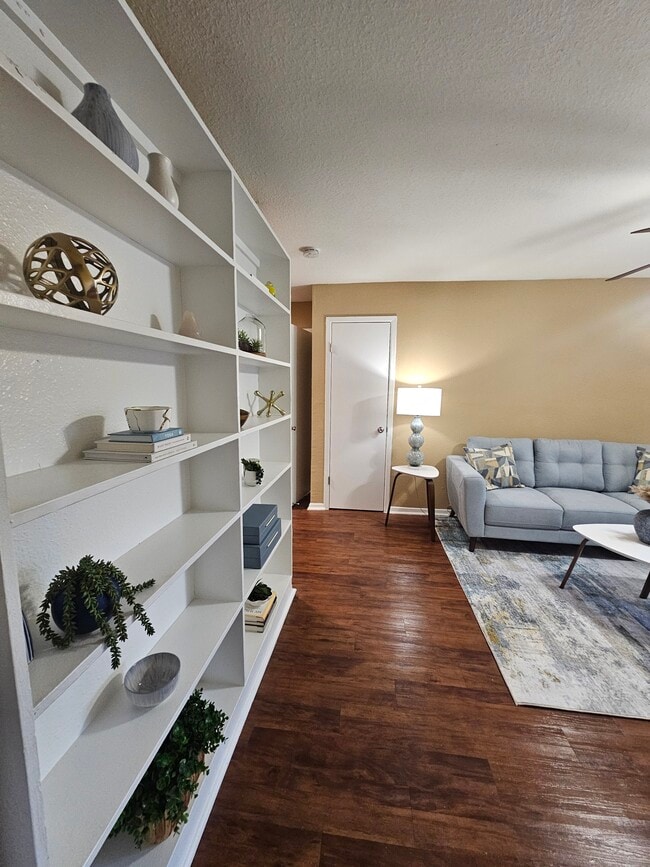 Building Photo - The Crest Apartments