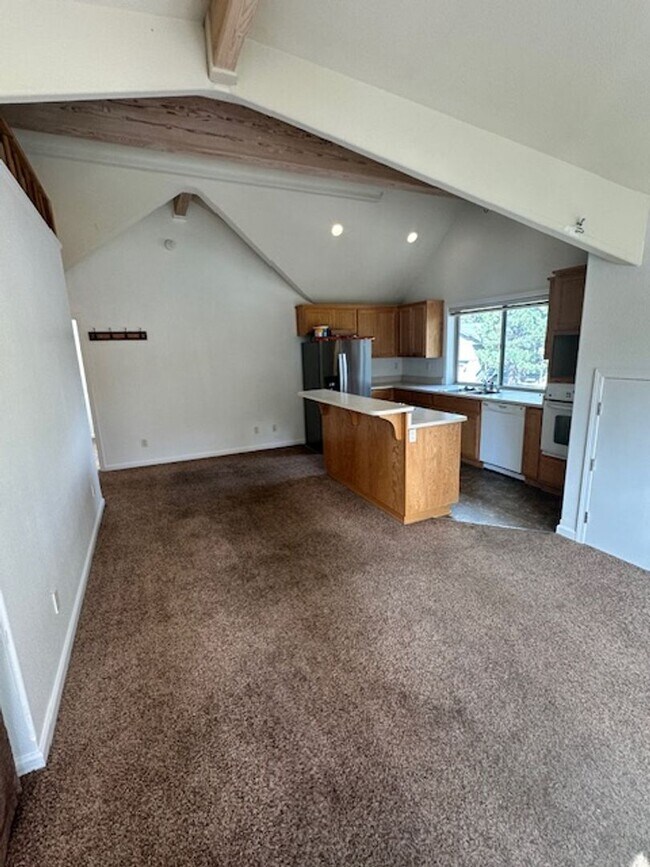 Foto del edificio - Super cute upstairs apartment available no...