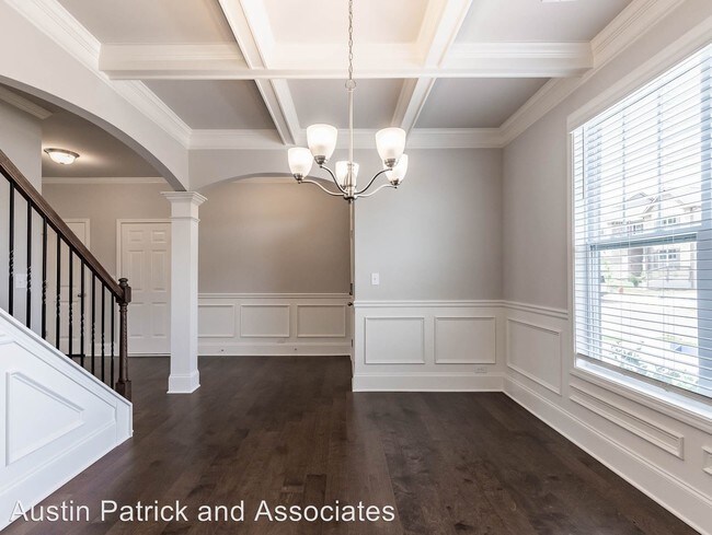 Building Photo - 5 br, 3 bath House - 215 Orchard Trail
