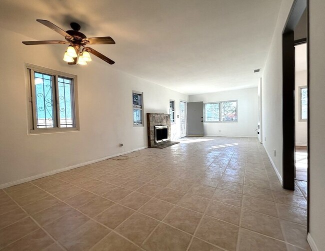 Foto del edificio - 439 W Buckthorn St
