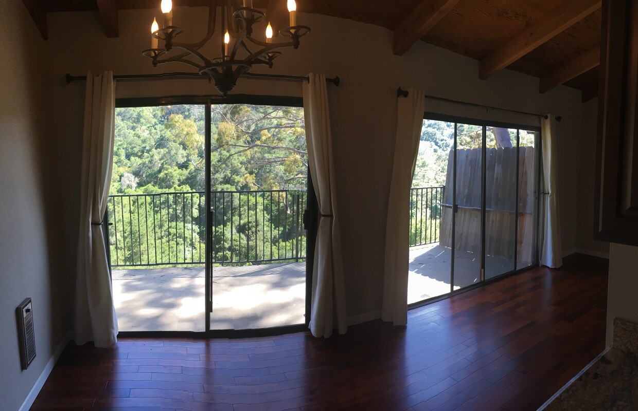 Living room - 1027 Miramonte Dr