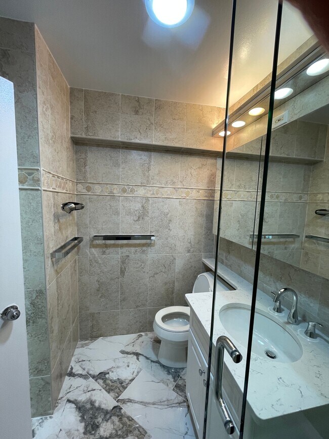 Foto del edificio - 1255 N Sandburg Terrace
