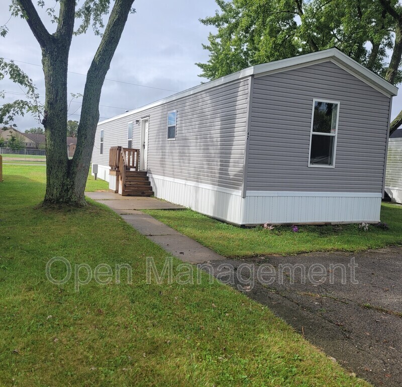 Primary Photo - 415 North Elkhart Street