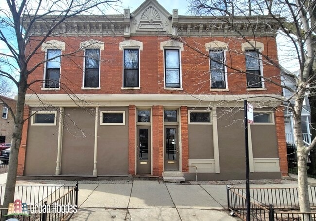 Building Photo - 2030 N Oakley Ave