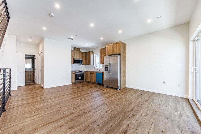 Foto del edificio - Contemporary 4BR/3BA | Town home Open Plan...