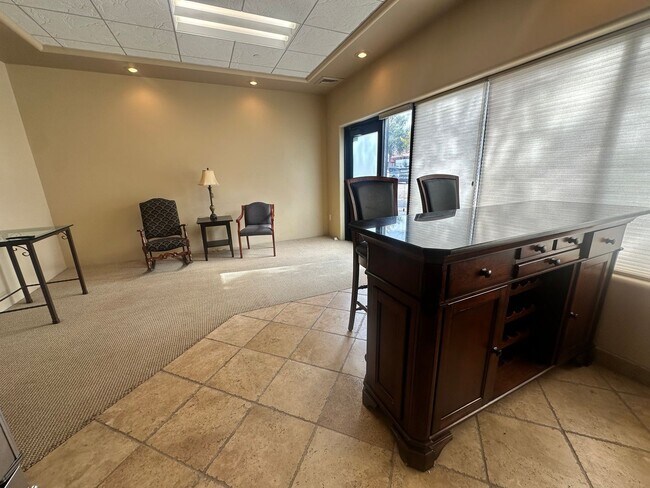 Foto del edificio - Large 1 bed / 1 bath Condo on North End of...