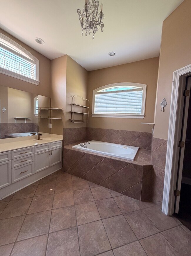 Building Photo - 9342 Wrens Way
