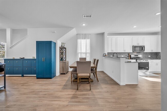 Foto del edificio - 7306 Madison Cmns Ln