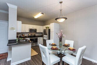 2BR, 1BA - Cannes - Regatta