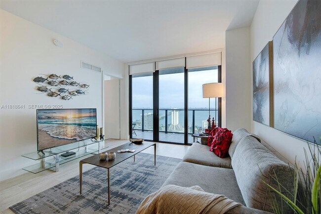 Foto del edificio - 121 NE 34th St