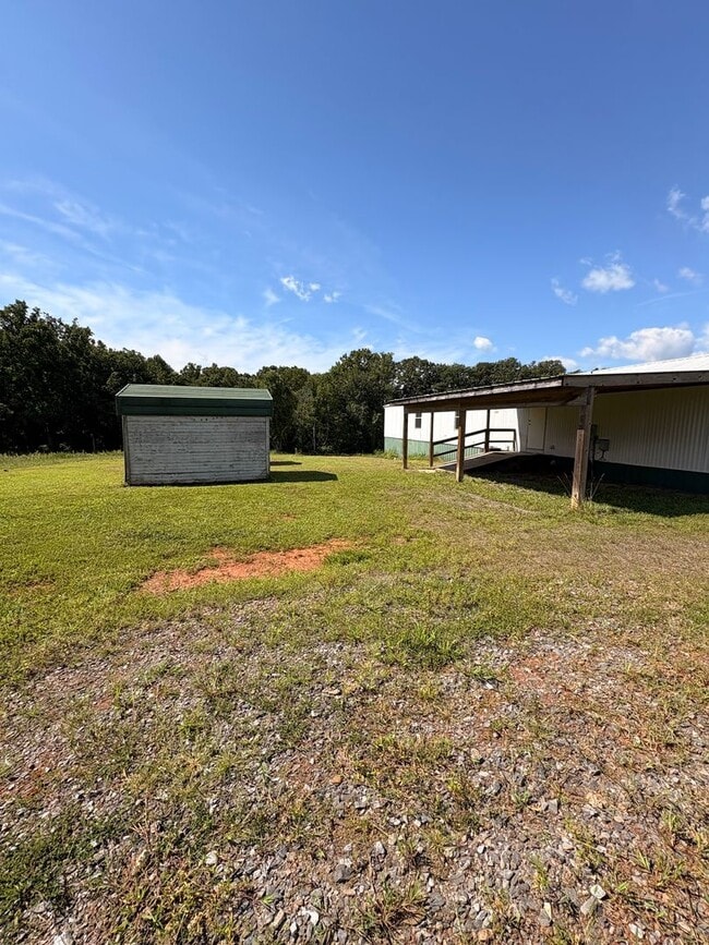 Building Photo - Peaceful Country Living – 3 Bed / 2 Bath H...