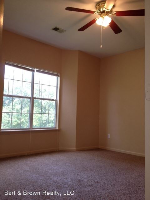 Building Photo - 2 br, 2 bath House - 815 Holiday Ridge I-5