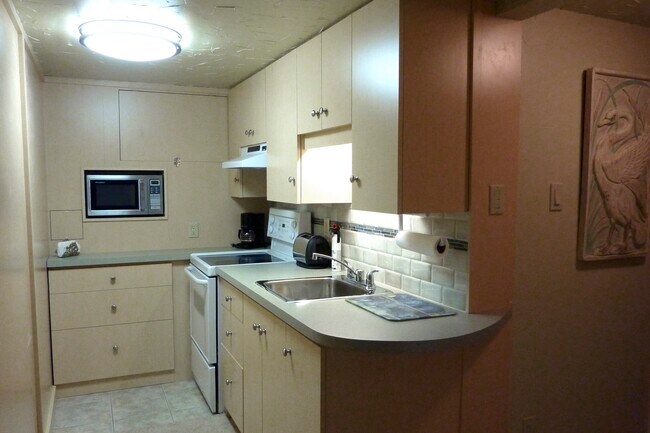 Building Photo - 15 Glenholme Dr