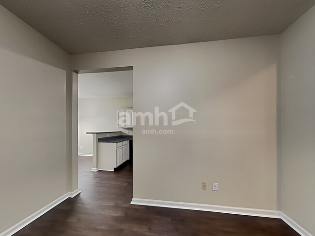 Building Photo - 15476 Old Pond Cir