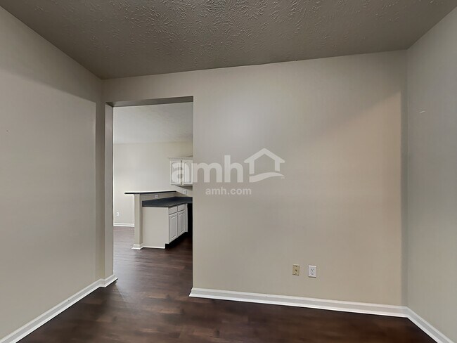 Foto del edificio - 15476 Old Pond Cir