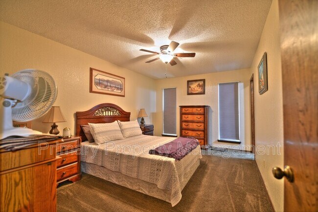 Building Photo - 307 Vickie Dr