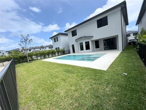 Building Photo - 19670 NE 14th Ct