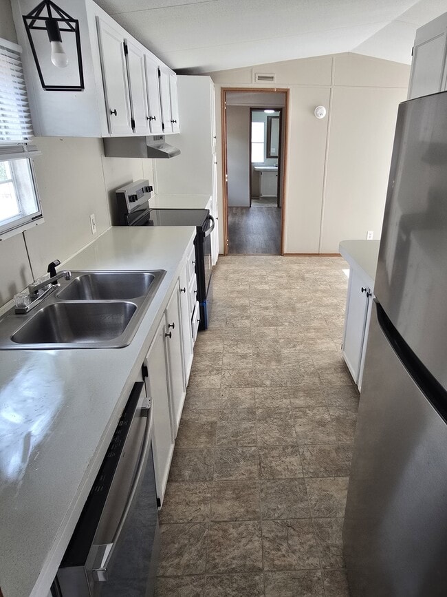 Building Photo - 518 Shirley Dr