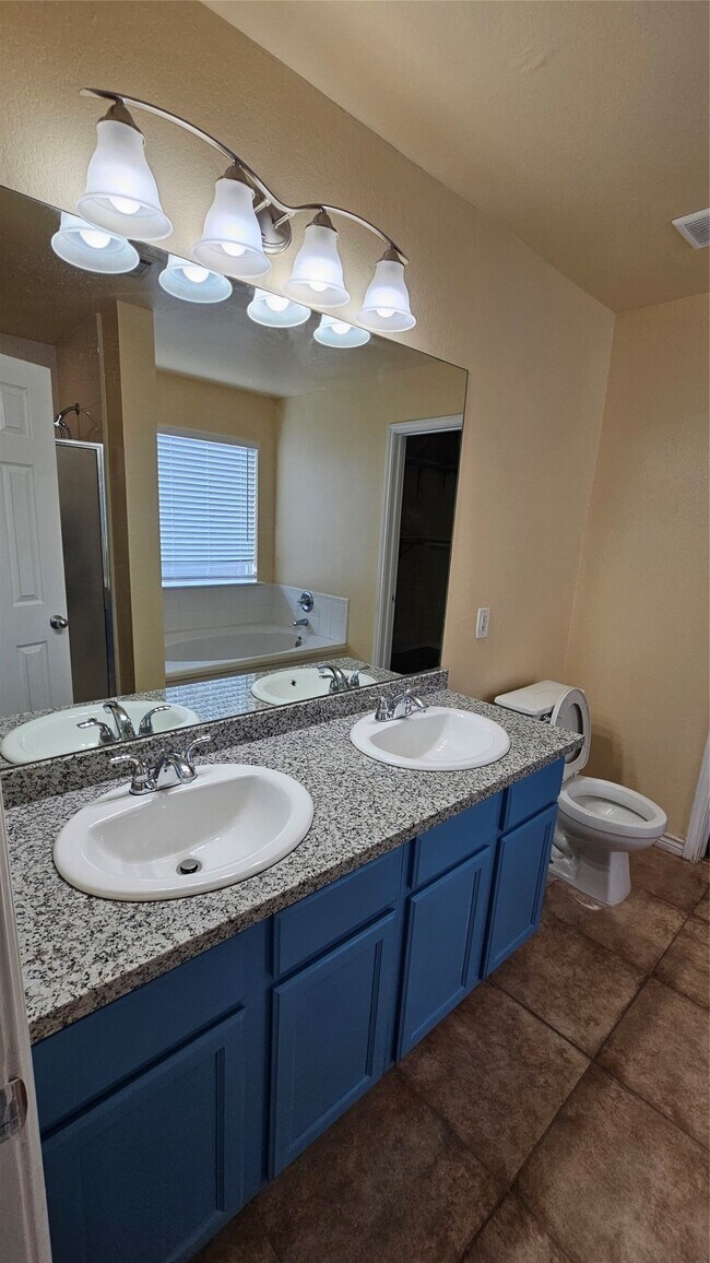 Building Photo - 22135 Greengate Dr