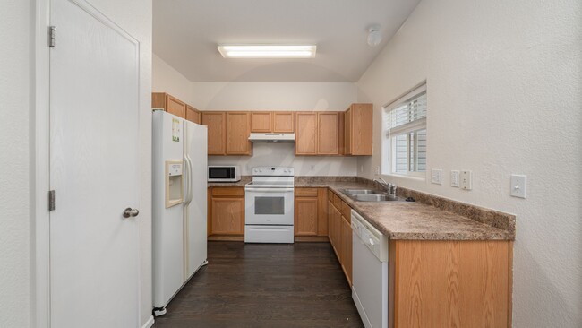 Building Photo - Two story townhouse in Southeast Colorado ...