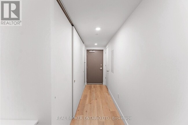 Building Photo - 10 James St