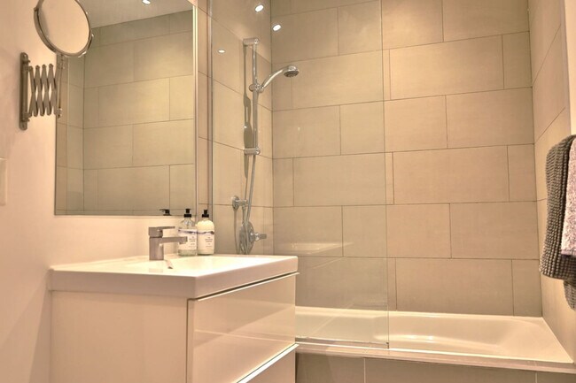 Photo du bâtiment - 1851 Rue Panet