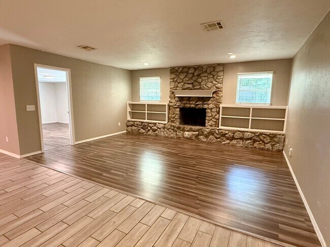 Foto del edificio - Updated 3 Bed 2 Bath Duplex in NW OKC