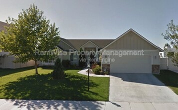 Building Photo - 1631 Vinifera Ave N