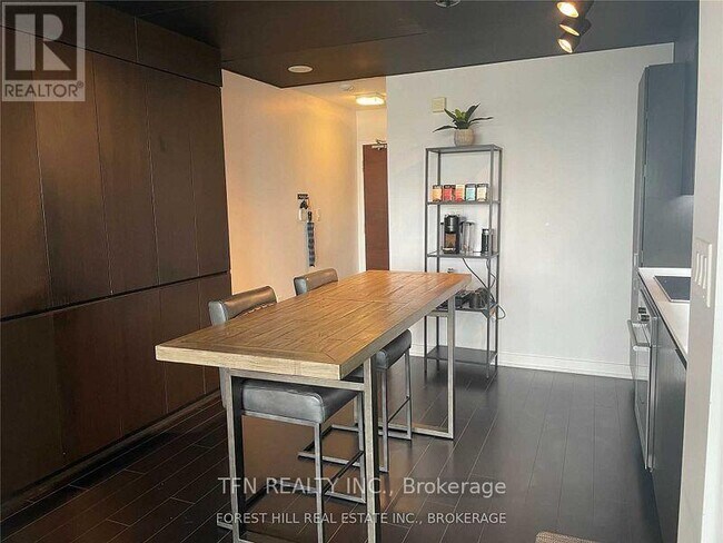 Photo du bâtiment - 10 Capreol Ct