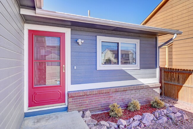 Building Photo - $2,100.00 - 3 bedroom, 2 bathroom, Single ...