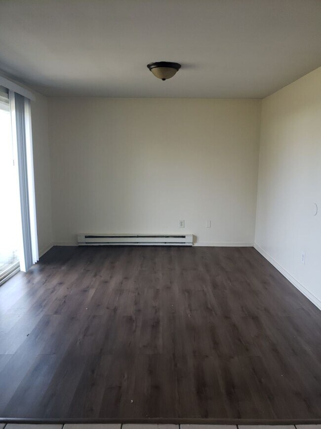 Foto del edificio - 3 BR House Near Snider High School