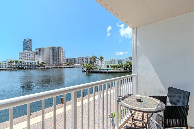 Building Photo - 121 Golden Isles Dr