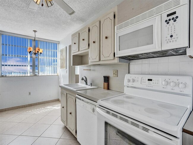 Foto del edificio - 1833 S Ocean Dr