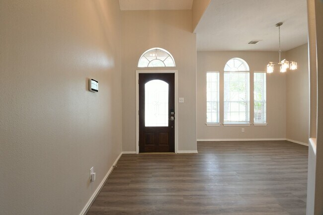 Foto del edificio - 20939 Jessica Rose Ln